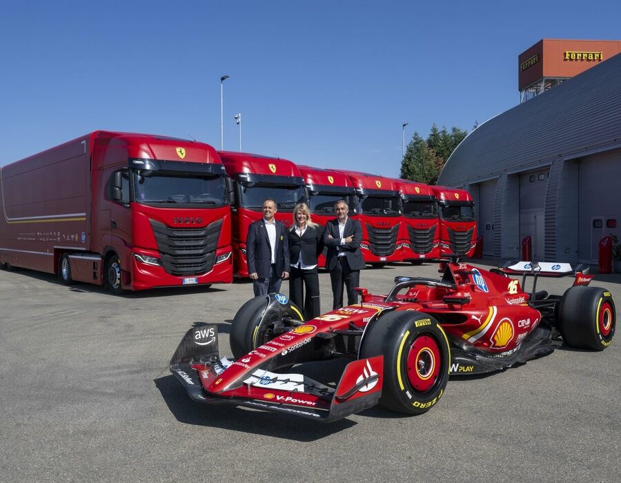 IVECO_Ferrari_handover_Diego Ioverno_Ferrari_Carlotta Mathis_Massimiliano Perri_IVECO