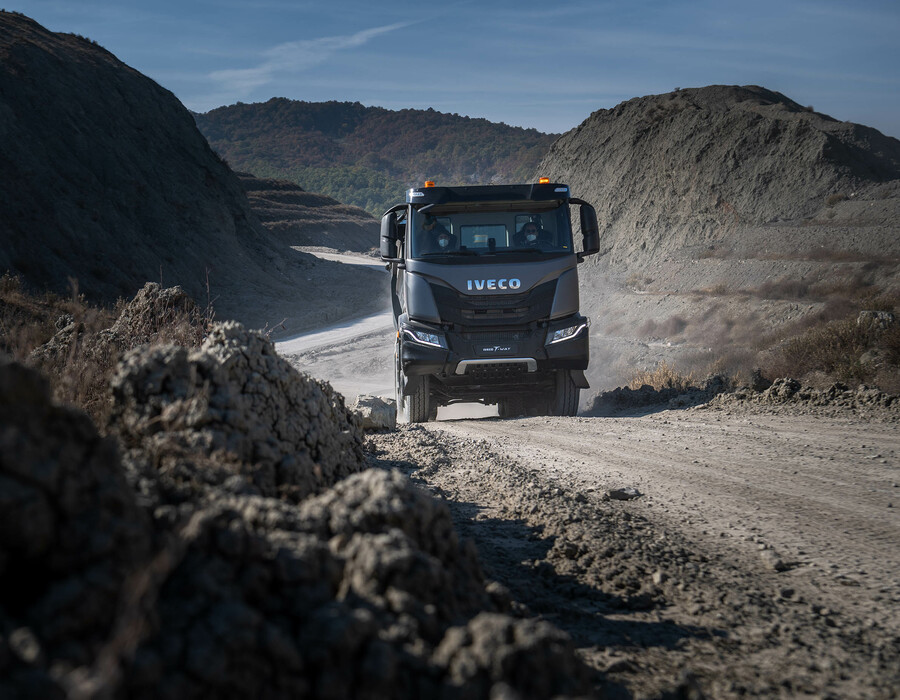 pohled na IVECO T-WAY ze pedu