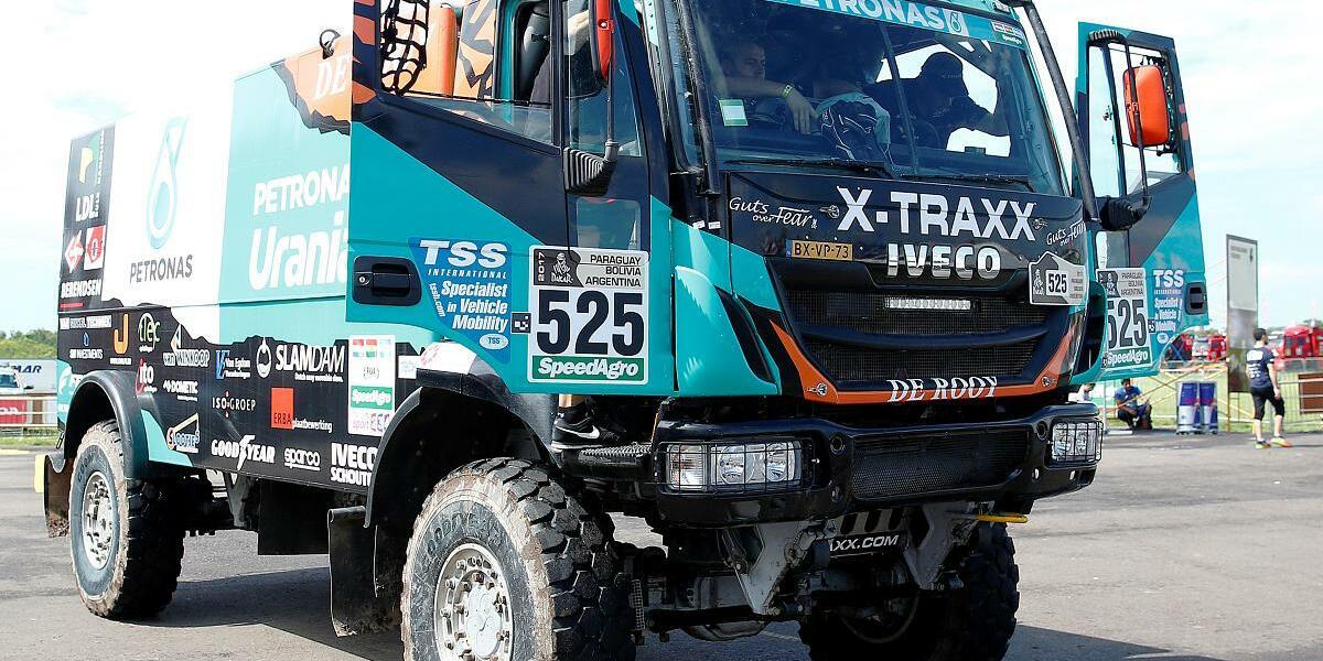 IVECO a tm PETRONAS De Rooy IVECO se opt astn dalho ronku Dakaru